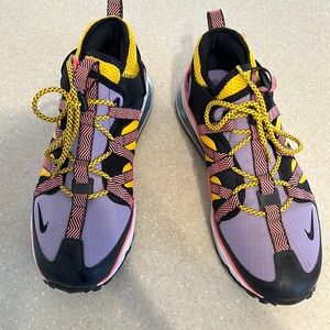 Mens Nike bowfin. Size 10 1/2.